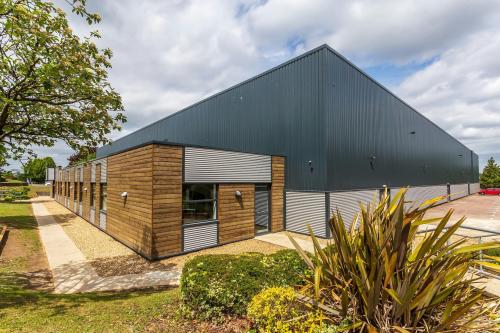Unit 11, Woodside Industrial Estate, Humphrys Road, Dunstable, LU5