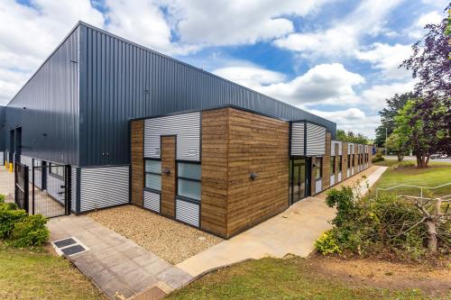 Unit 11, Woodside Industrial Estate, Humphrys Road, Dunstable, LU5