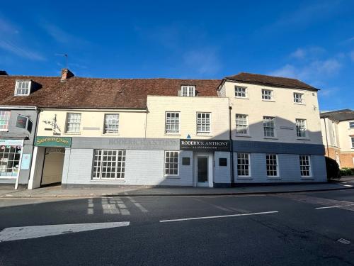 Oxford Court, 21-23 The Broadway, Newbury, RG14
