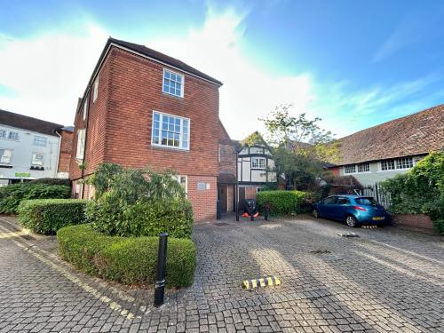 Oxford Court, 21-23 The Broadway, Newbury, RG14