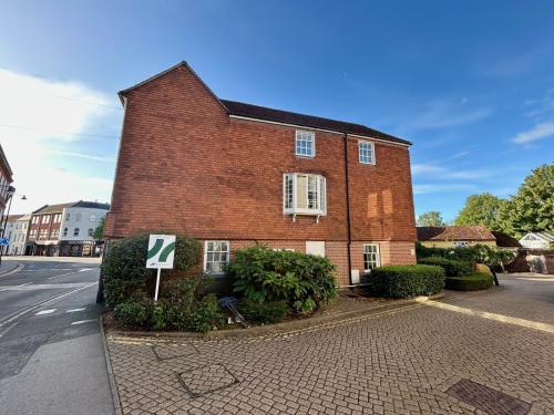 Oxford Court, 21-23 The Broadway, Newbury, RG14