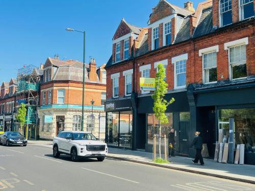 398 Richmond Road, East Twickenham, TW1