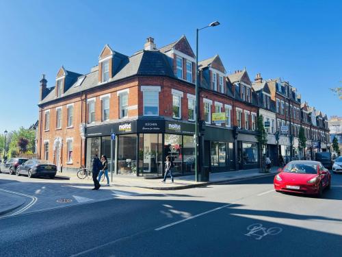 400 Richmond Road, Twickenham, London, TW1