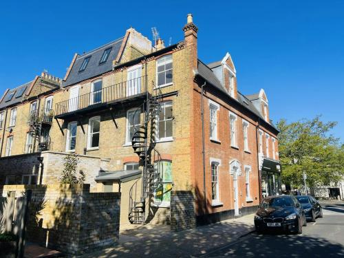 400 Richmond Road, Twickenham, London, TW1