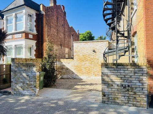 400 Richmond Road, Twickenham, London, TW1
