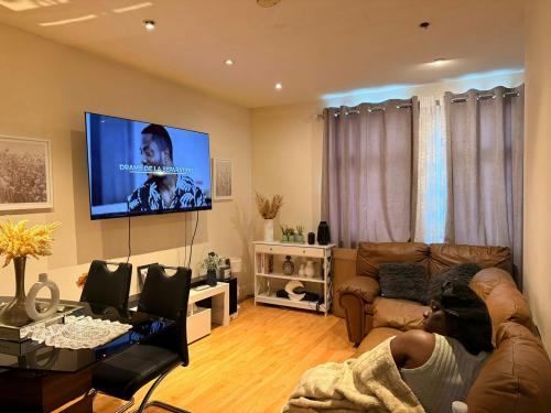 5 Cambridge Terrace, Lower Edmonton, London, N9