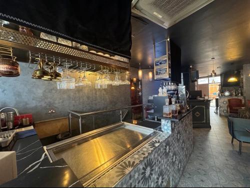 303 Green Lanes, Palmers Green, London, N13
