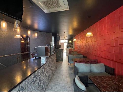 303 Green Lanes, Palmers Green, London, N13