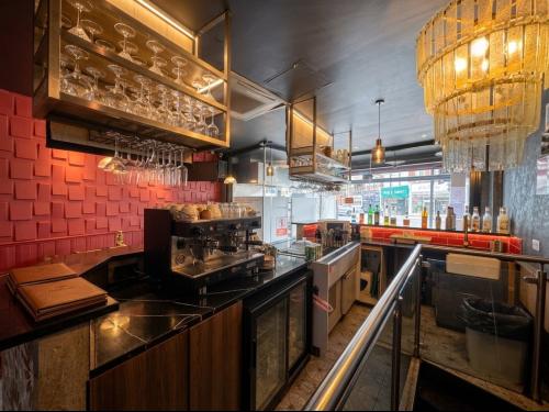 303 Green Lanes, Palmers Green, London, N13