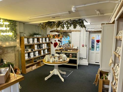 Unit 8, Portland Square Shopping Centre, Water Street, Bakewell, DE45