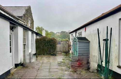 Bank House, 45-47 Fore Street, Kingsbridge, TQ7