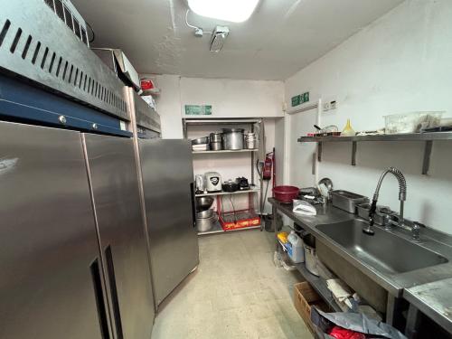 12 Fullhurst Avenue, Leicester, LE3