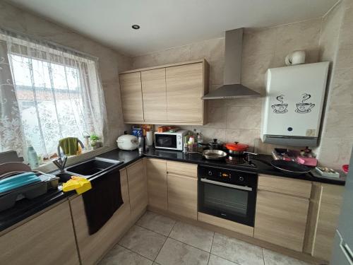 12 Fullhurst Avenue, Leicester, LE3