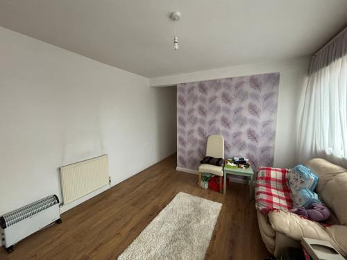 12 Fullhurst Avenue, Leicester, LE3