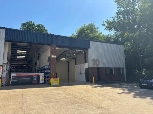 Unit 10, Oakwood Trade Park, Gatwick Road, Crawley, RH10
