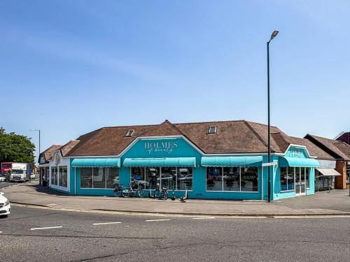 274 Wallisdown Road, Bournemouth, BH10