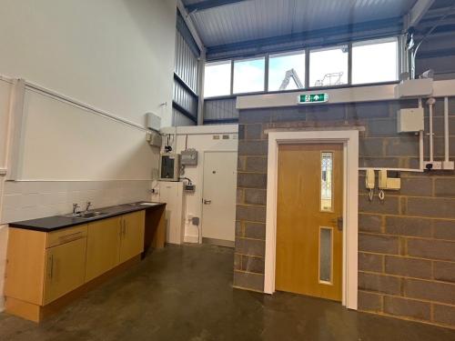Unit 22, Bilton Industrial Estate, Bracknell, RG12