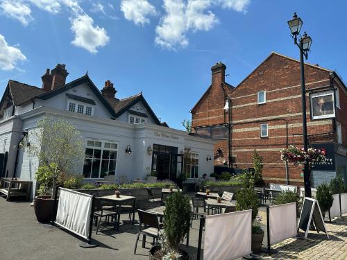 The White Horse, 70 London End, Beaconsfield, HP9