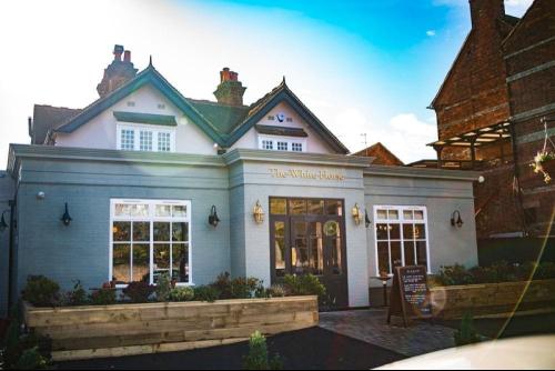 The White Horse, 70 London End, Beaconsfield, HP9