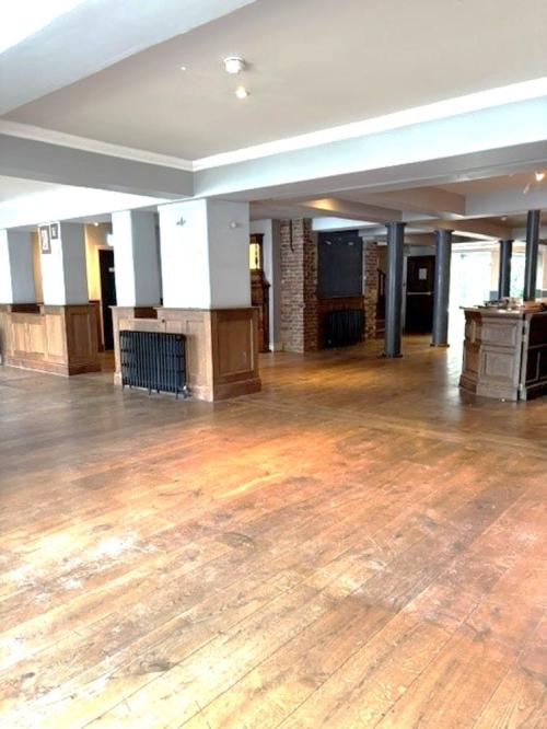The White Horse, 70 London End, Beaconsfield, HP9