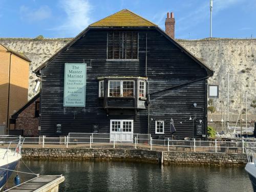 Master Marina Public House, Brighton Marina Village, 24 Waterfront, Brighton, BN2