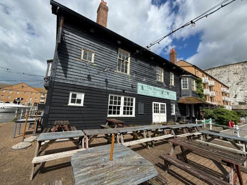 Master Marina Public House, Brighton Marina Village, 24 Waterfront, Brighton, BN2