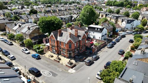 The Willoughby Arms, 47 Willoughby Road, Kingston upon Thames, KT2