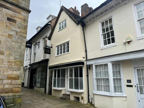 11 Market Square, Carfax, Horsham, RH12