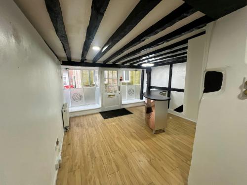 11 Market Square, Carfax, Horsham, RH12