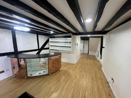 11 Market Square, Carfax, Horsham, RH12