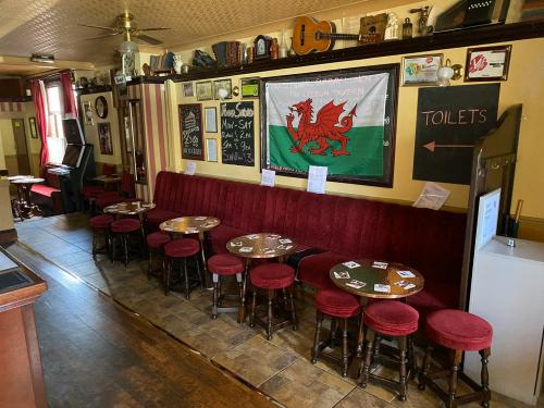 Lyceum Tavern, 110 Malpas Road, Newport, NP20