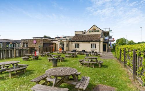 New Inn Motel, Chepstow Road, Langstone, Newport, NP18