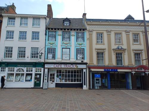 18 Market Square, Northampton, NN1