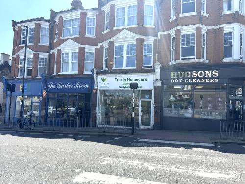 49 Station Road, Winchmore Hill, London, N21