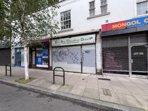 25 North End Parade, West Kensington, London, W14