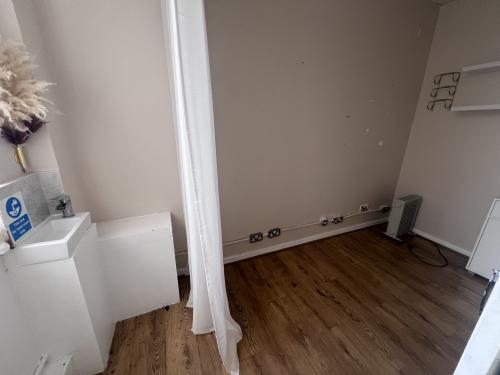 18 North End Parade, West Kensington, London, W14