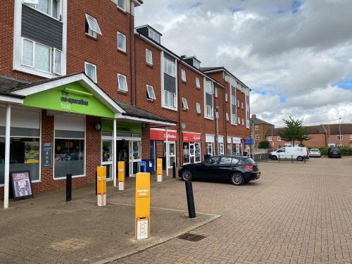4 & 7 Rotary Way, Banbury, OX16