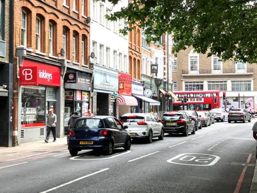 206/208 Upper Richmond Road, Putney, London, SW15