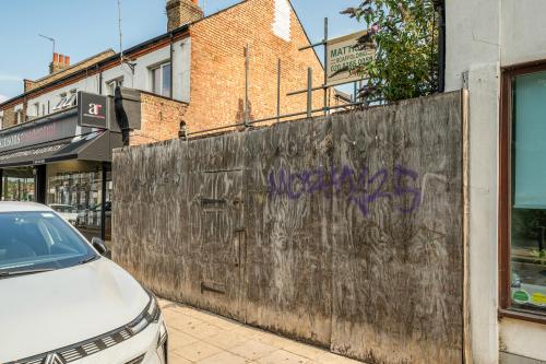 55 Lancaster Road, Enfield, EN2