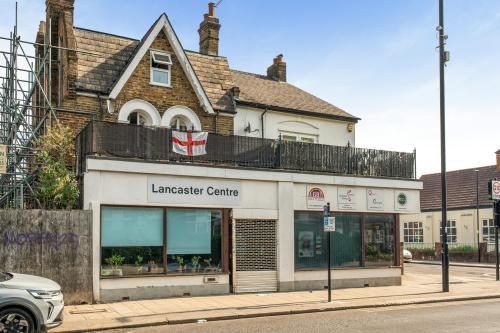 55 Lancaster Road, Enfield, EN2