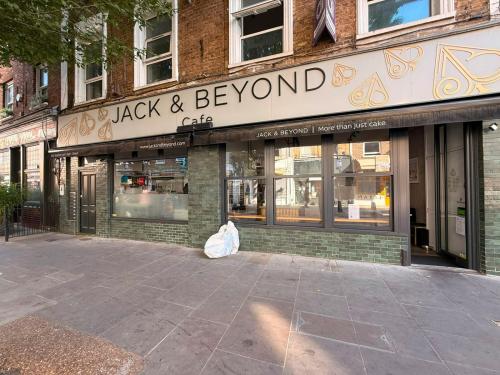 146 Battersea High Street, Battersea, London, SW11