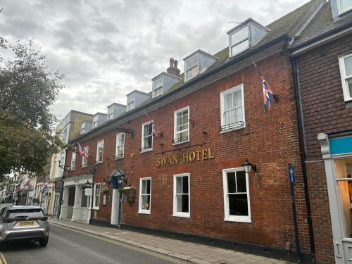 Swan Hotel, 59 High Street, Hythe, CT21