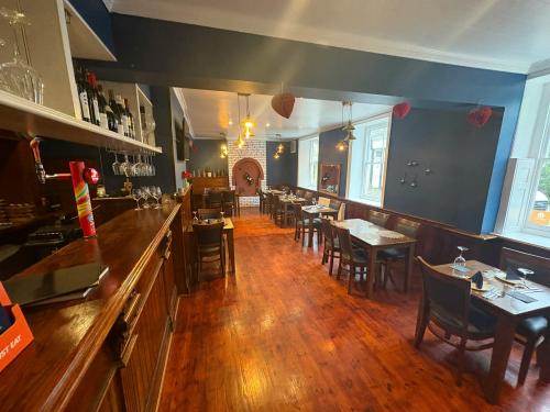 Swan Hotel, 59 High Street, Hythe, CT21