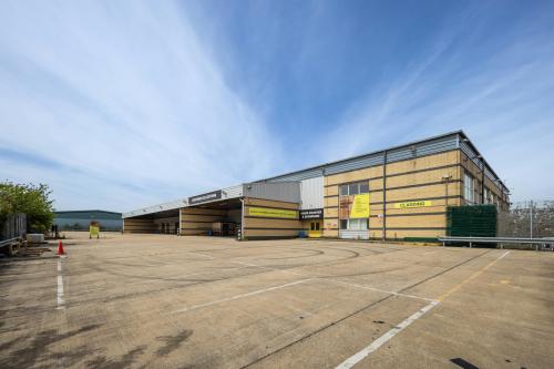 Unit 5, Hertsmere Industrial Estate, Chester Road, Borehamwood, WD6