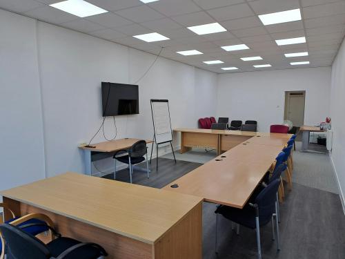 2 Grand Parade, High Street, Crawley, RH10