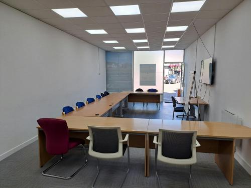 2 Grand Parade, High Street, Crawley, RH10
