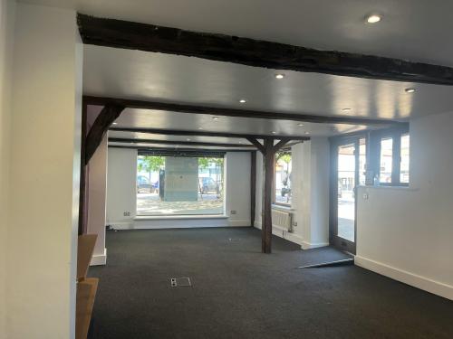 39 High Street, Crawley, RH10