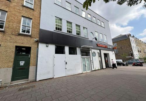 409 Mile End Road, Bow, London, E3