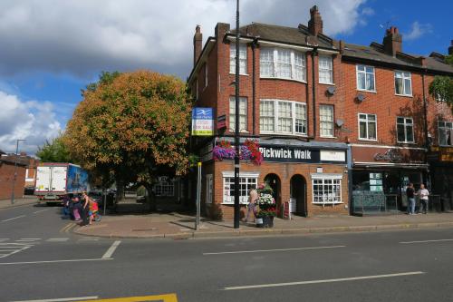 Units 2 & 5, Pickwick Walk Uxbridge Road, Pinner, HA5
