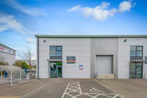 Unit 1, Thurrock Trade Park, Oliver Road, West Thurrock, RM20